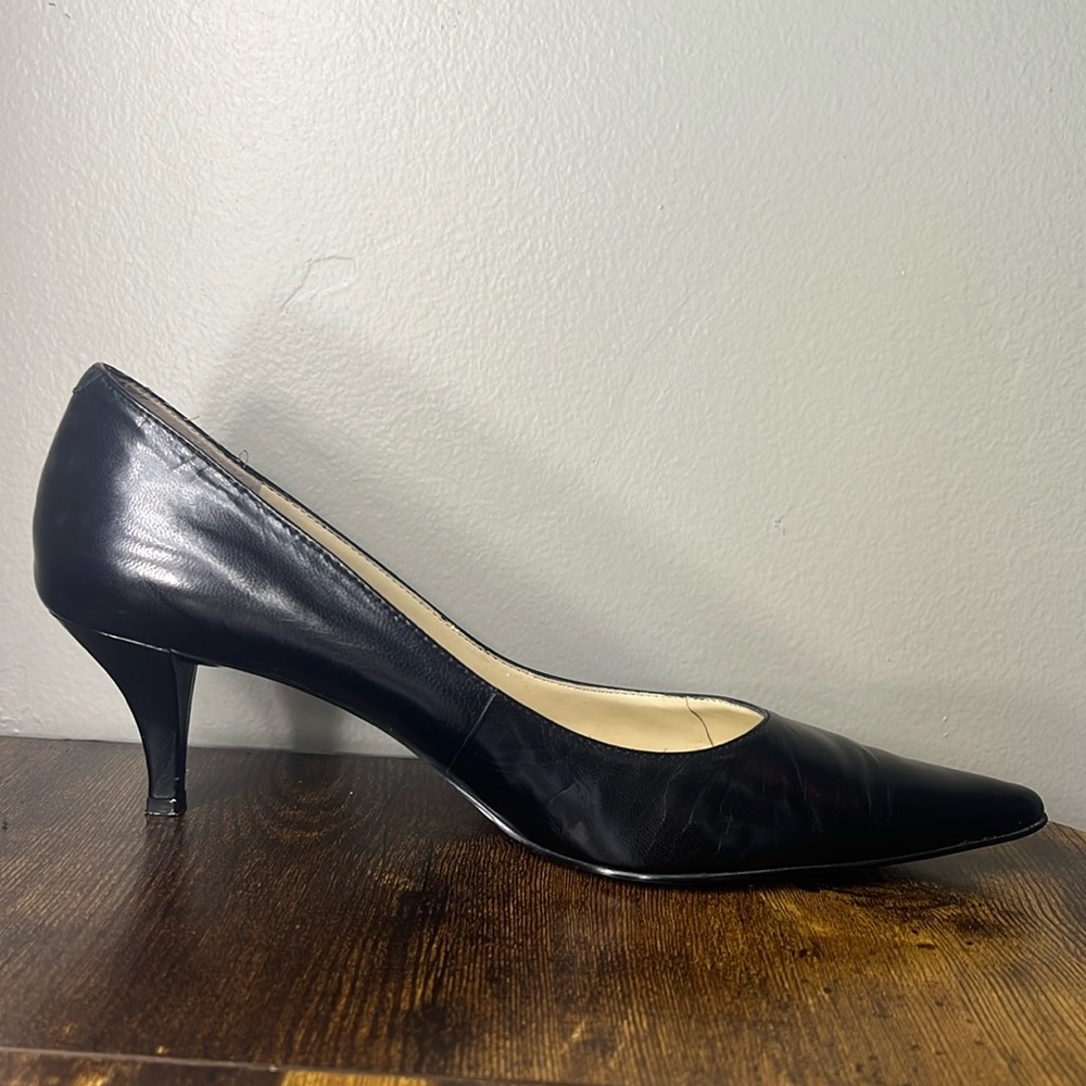 Bandolino Black Leather Pointed-Toe Kitten Heel with a 2” heels